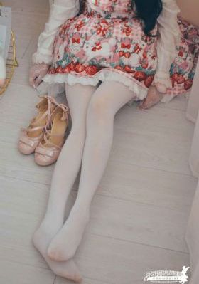 美女脱去内衣露出胸软件