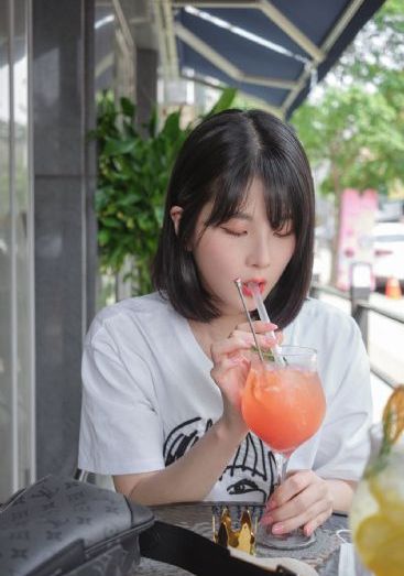 26岁女高中生动漫
