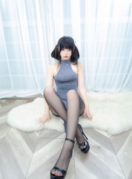 不戴乳罩的丰满已婚妇女2