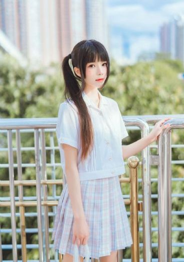 两腿之间