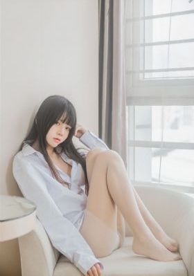 寂寞岳的手伸进我的内裤视频