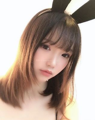 美女脱得一光二净无内衣内裤