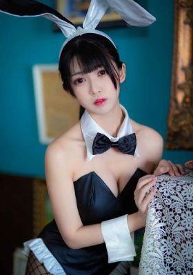 诱人的丰满秘书